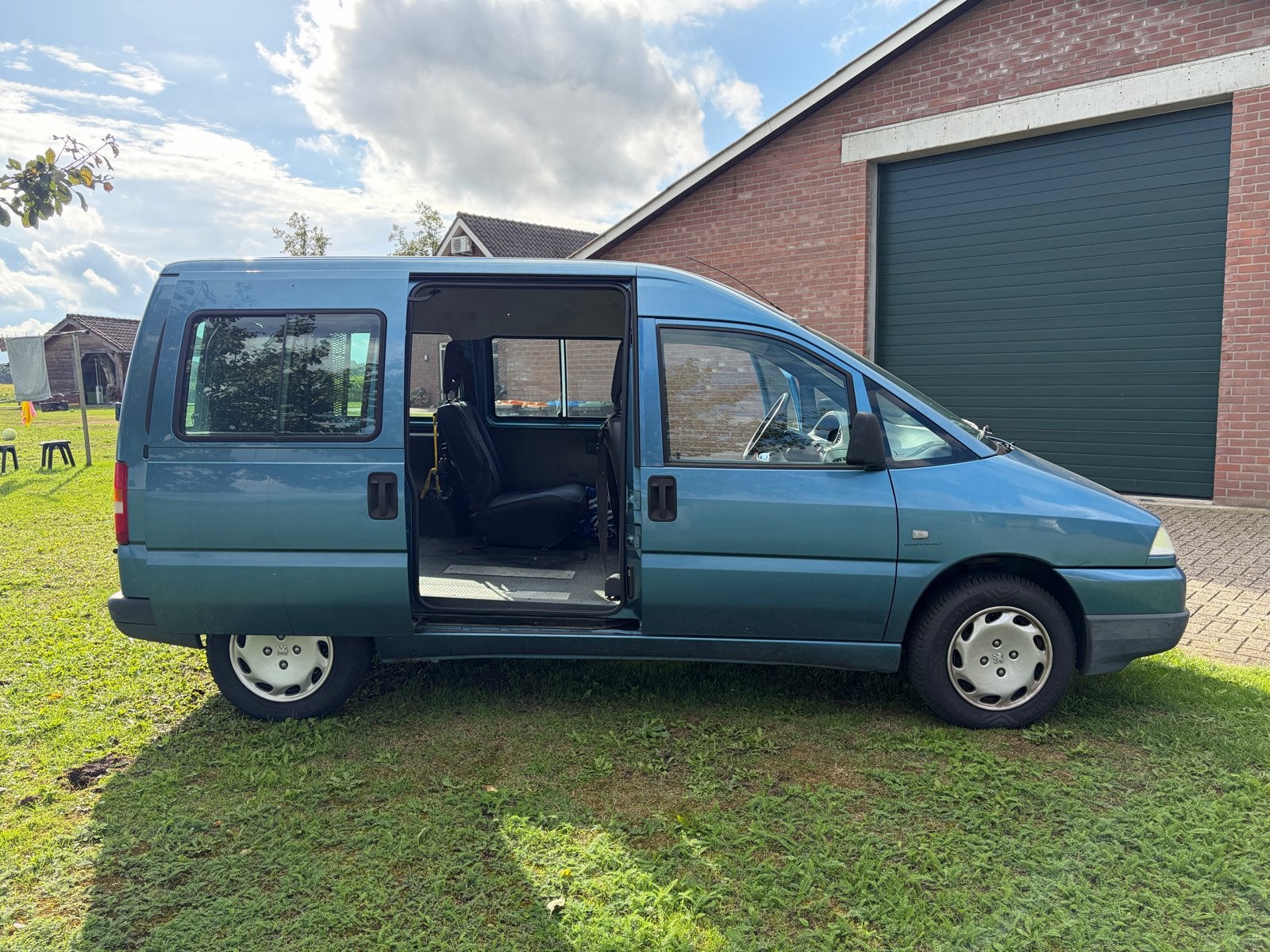 Foto 8 van Peugeot Expert Combi 2.0 Combi 16V AUT 2001 Blauw