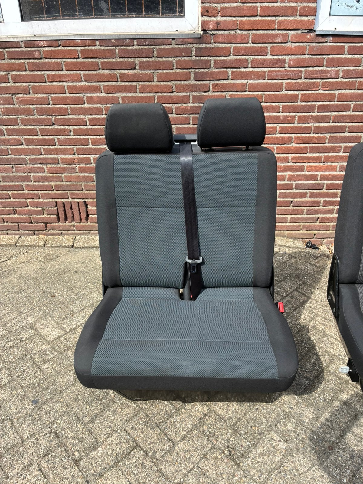 Foto 2 van Volkswagen Transporter T6 banken SIMORA AUSTIN DOUBLE GRID