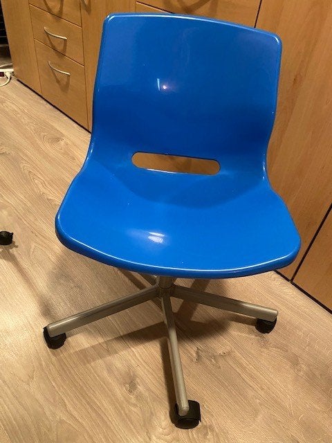 Te koop nette leuke blauwe bureaustoel in hoogte verstelbaar, Ophalen, Zo goed als nieuw, Blauw, Bureaustoel