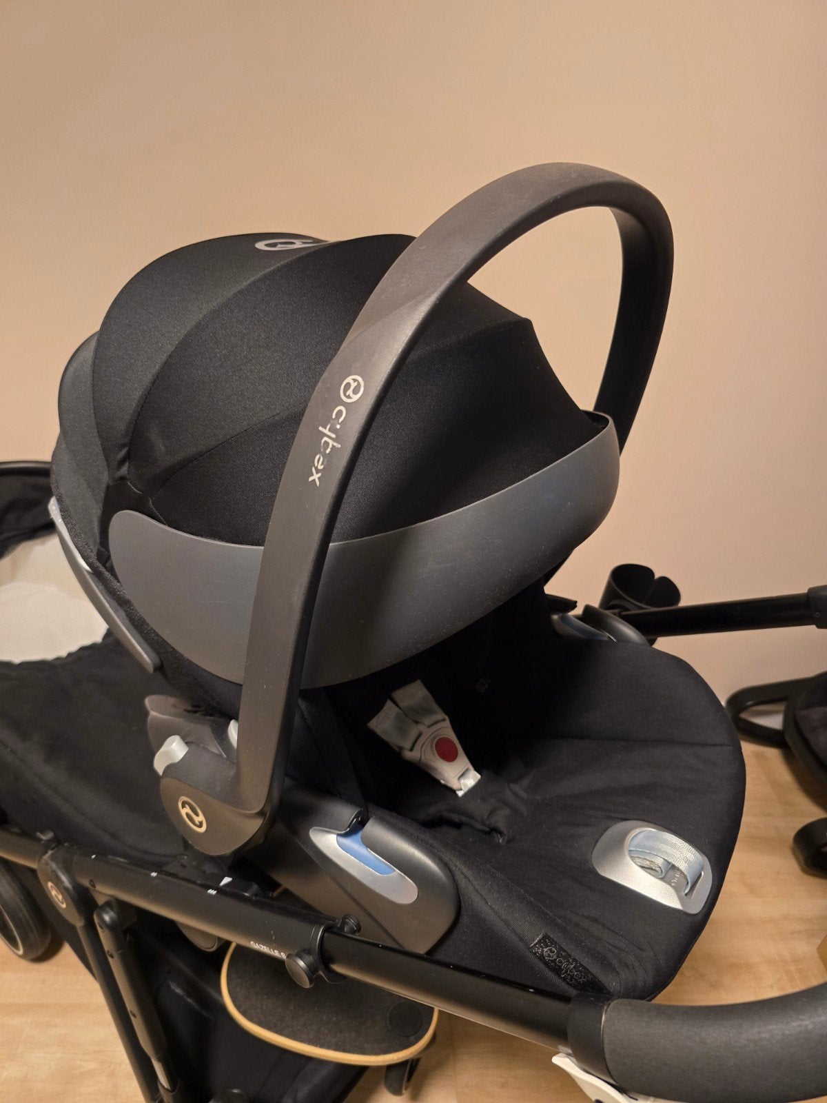 Cybex Cloud Z i-Size autostoel - Zwart - zomerhoes nieuw wit, Zo goed als nieuw, Isofix, 0 t/m 13 kg, Slaapstand