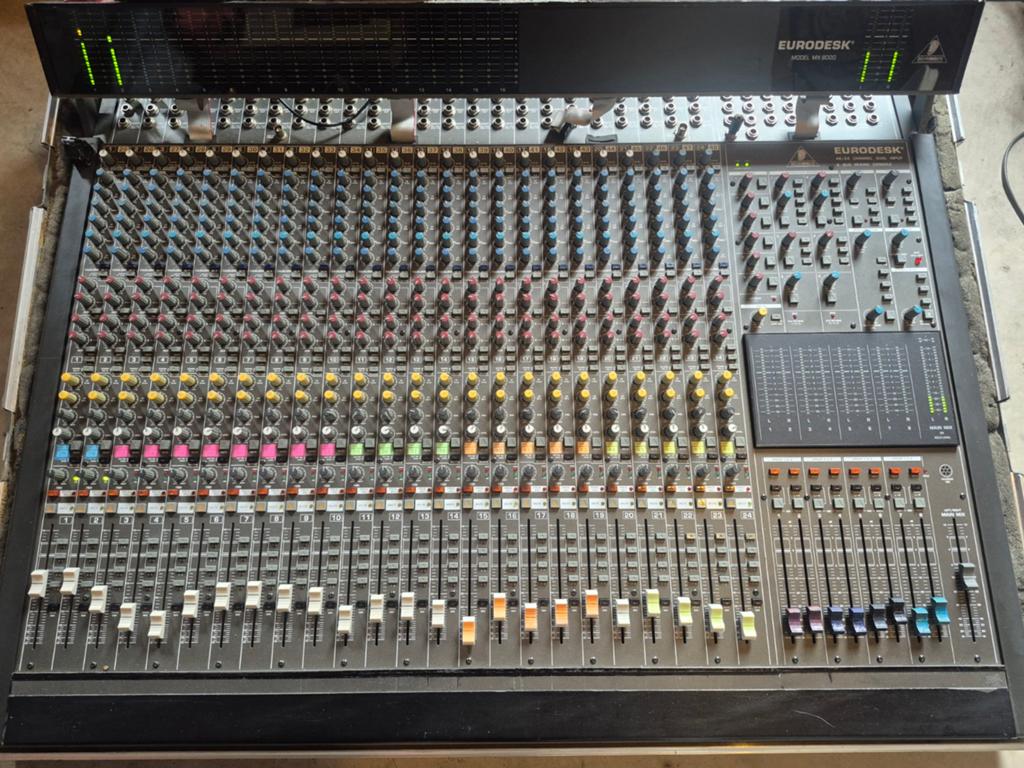 Behringer Eurosdesk MX8000 inclusief flightcase, Ophalen of Verzenden, Gebruikt, 20 kanalen of meer, Microfooningang