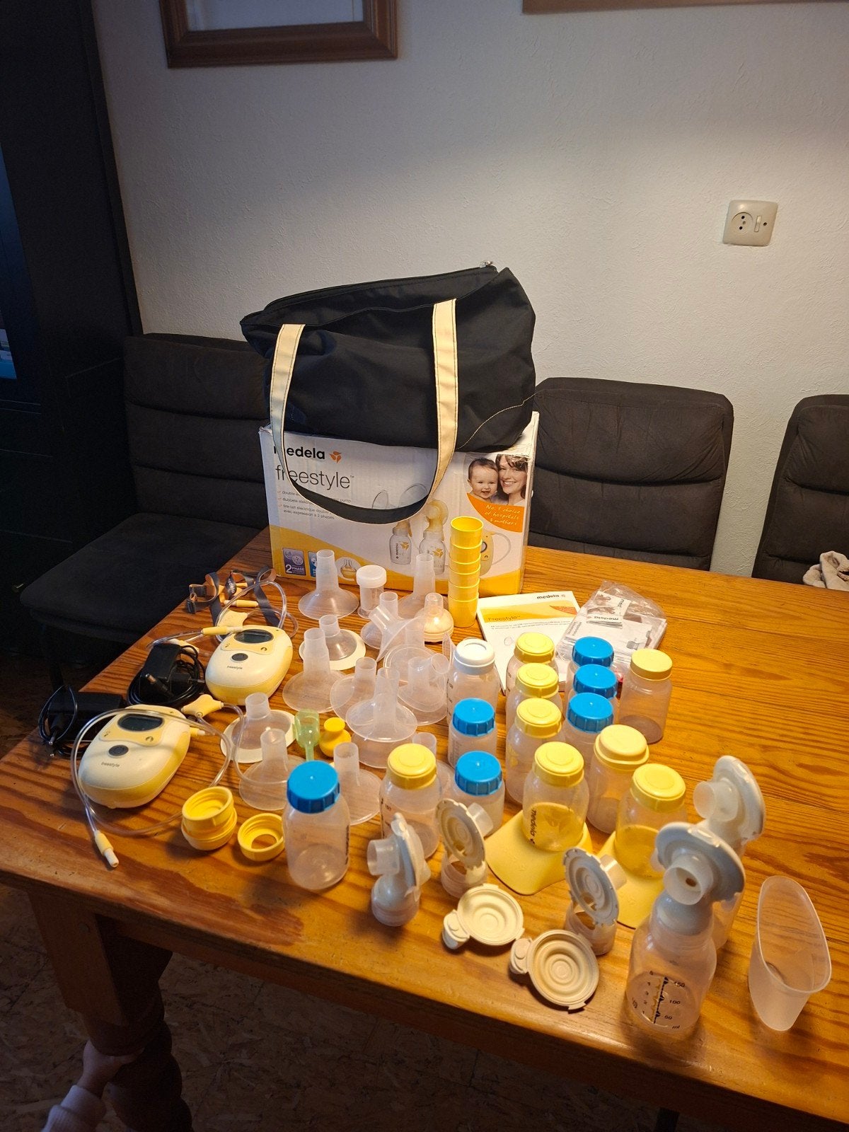 Medela Freestyle Dubbele Borstkolf x 2 + accessoires + tas, Ophalen of Verzenden, Gebruikt