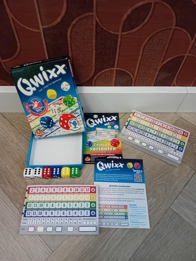 Spelletje qwixx met extra scoreblokken voor meer variatie!, Vijf spelers of meer, Ophalen of Verzenden, Nieuw, 999 Games b.v.