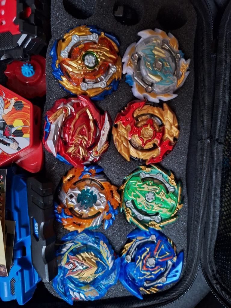 Beyblade Burst Set met 8 Beyblades en accessoires, Ophalen of Verzenden, Zo goed als nieuw, Jongen of Meisje