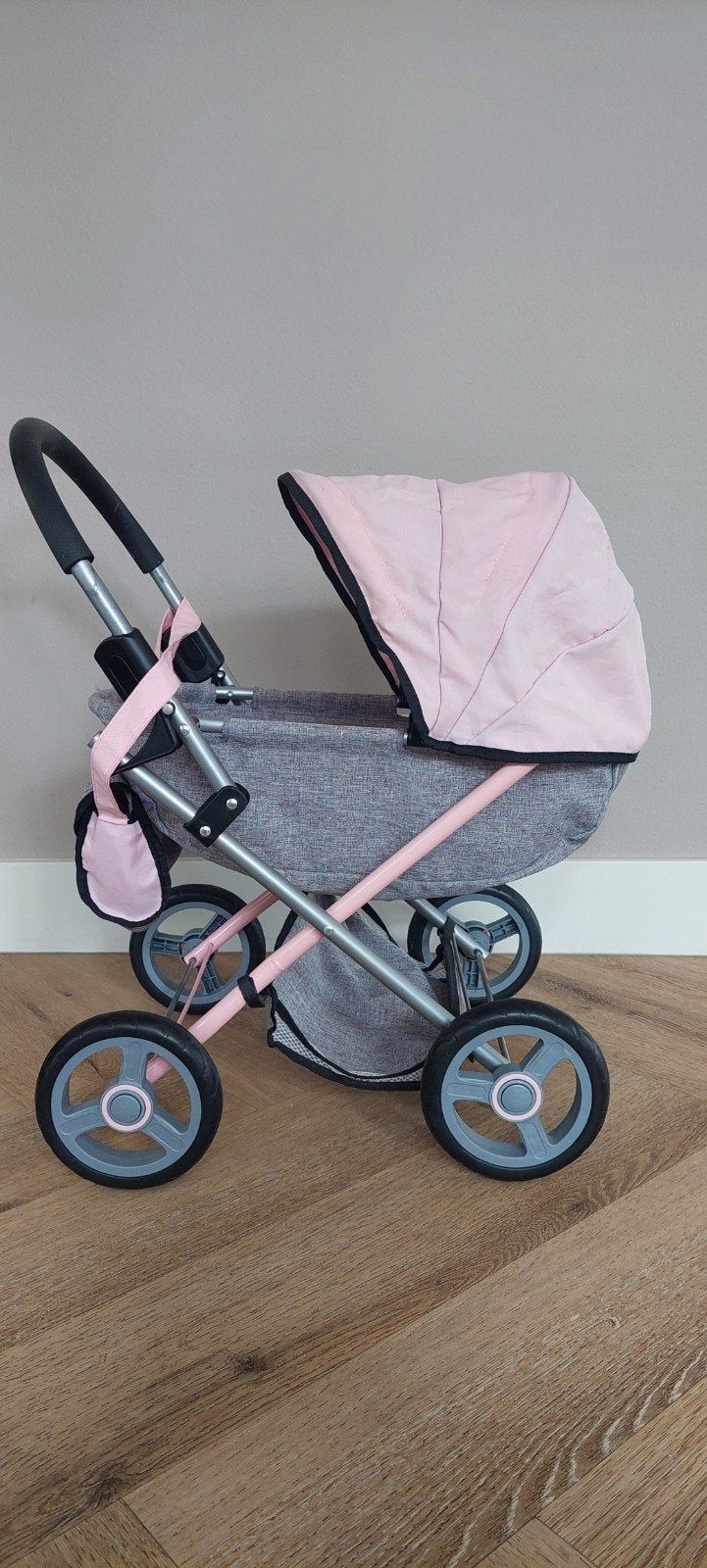 Mooie Bayer Design Poppenwagen Cosy – Grijs met Roze, Ophalen of Verzenden, Gebruikt, Babypop