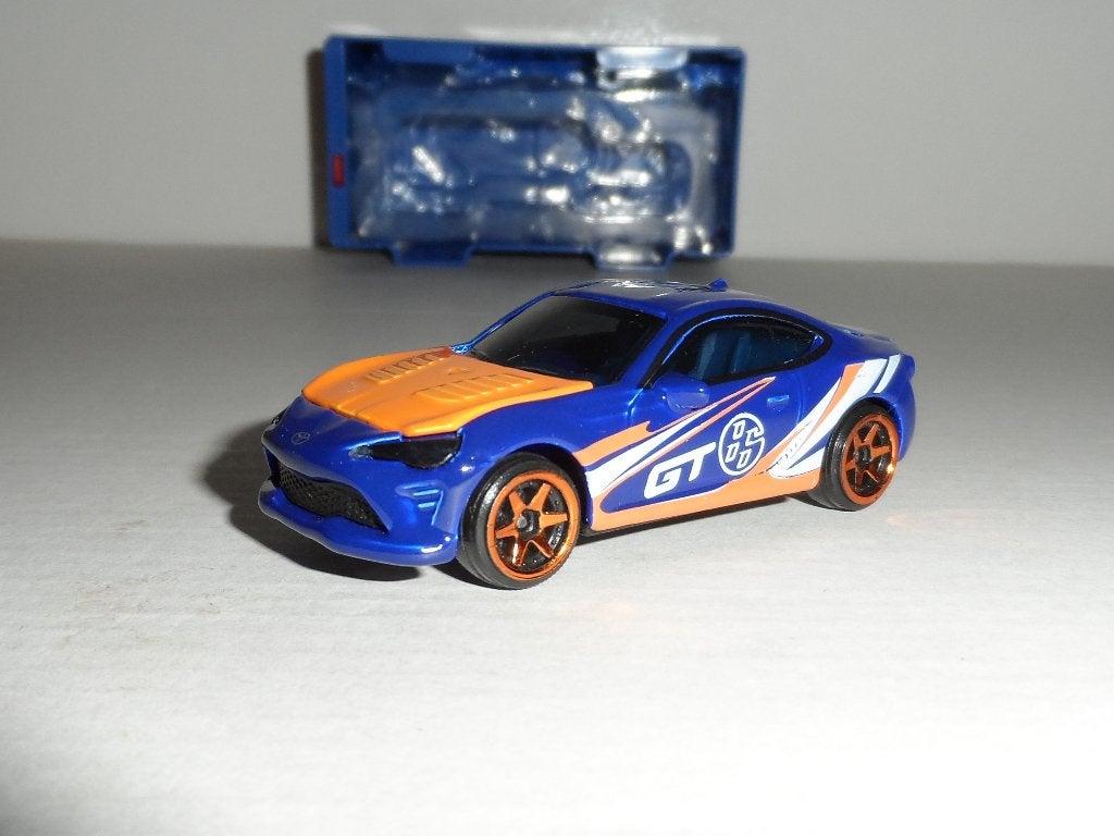 Majorette Tune Ups serie 1 - Toyota GT86 "Cool" - 1:64, Ophalen of Verzenden, Nieuw, Auto