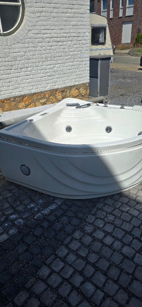 Ligbad met jets wirlpool, Ophalen, Zo goed als nieuw, Met bad