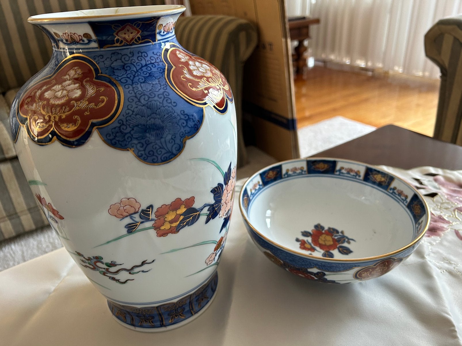 handgeschilderde gold imari vaas en kom, Ophalen
