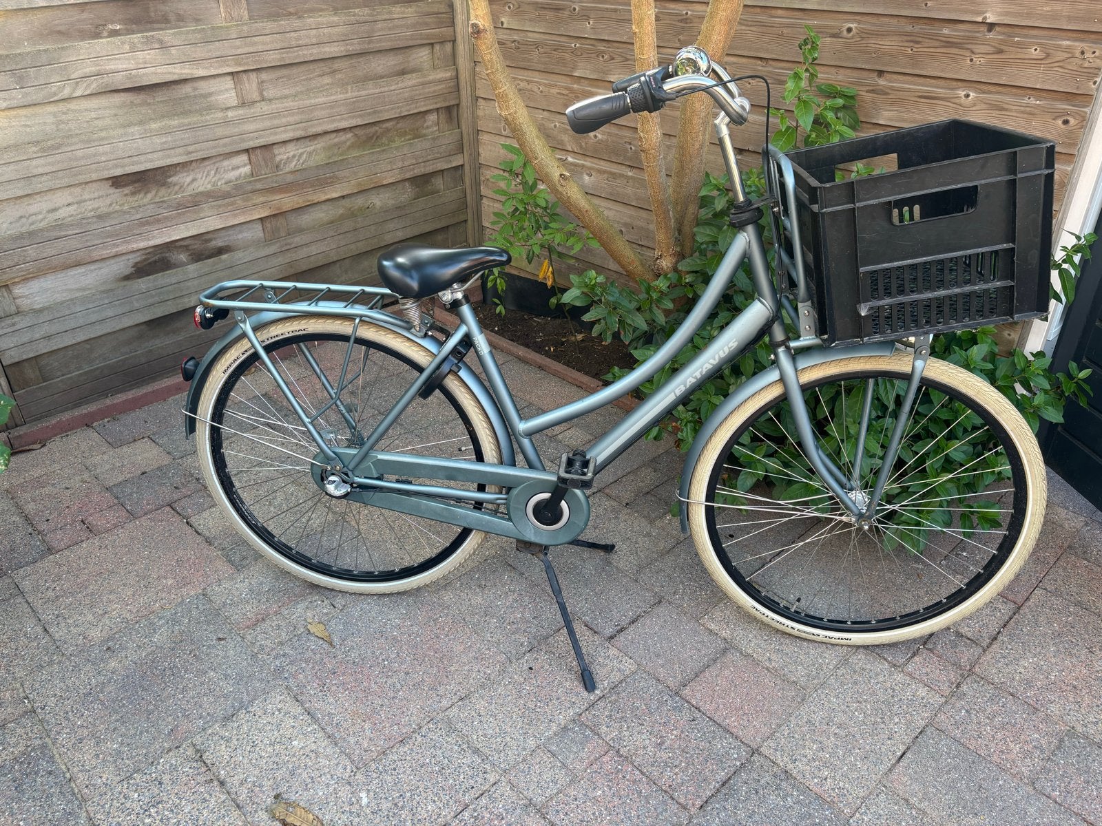 Batavus stadsfiets met voordrager en krat, Ophalen, Gebruikt, Velgrem, 47 tot 50 cm