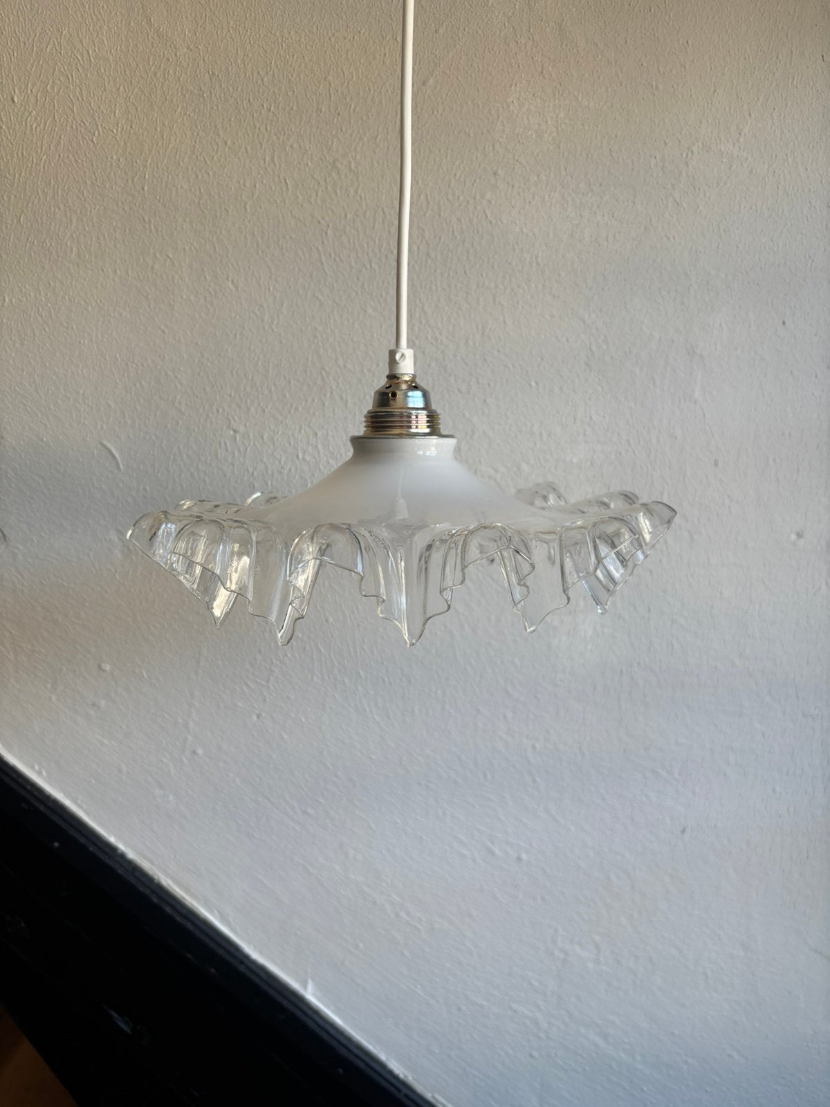 Vintage glazen teardrop wit hanglamp frans bloem bladeren, Ophalen of Verzenden, Zo goed als nieuw, Glas