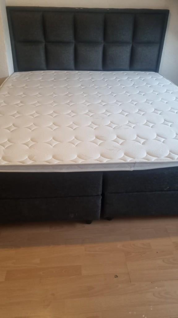 Bed, Huis en Inrichting, Slaapkamer | Bedden, Ophalen, Tweepersoons, Zo goed als nieuw, 180 cm