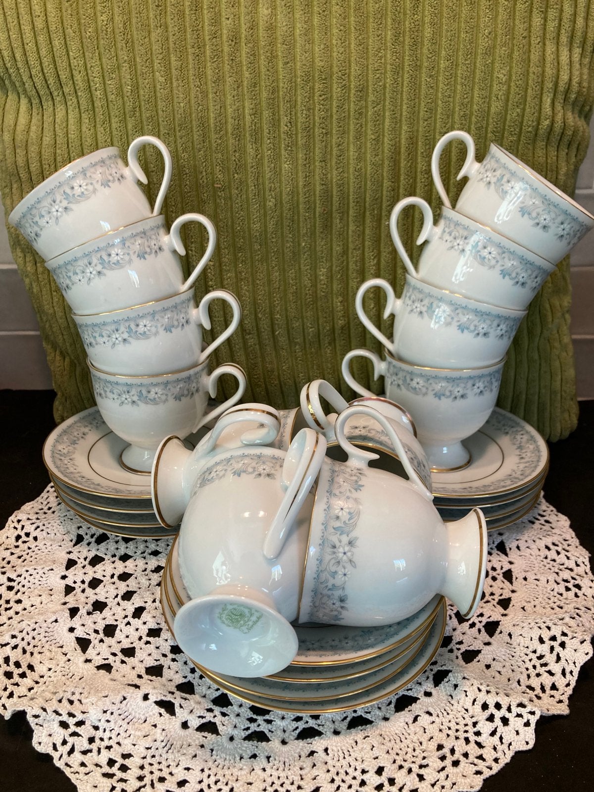 Kop en schotel Noritake Iona (300426b), Ophalen of Verzenden, Zo goed als nieuw, Overige stijlen, Kop(pen) en/of Schotel(s)