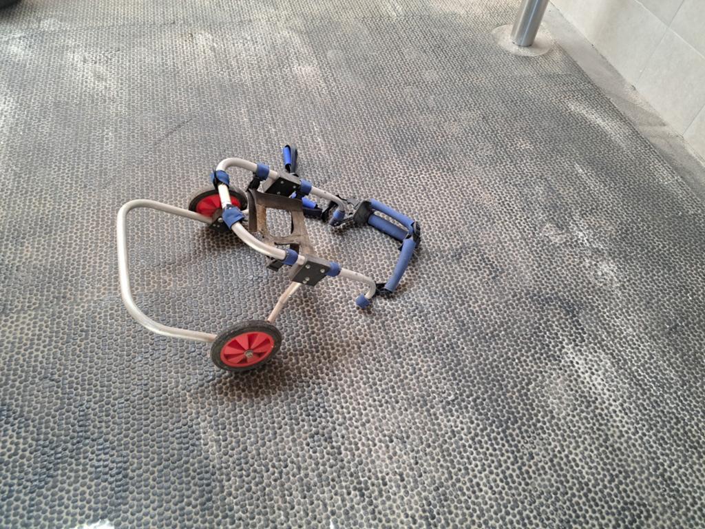 Honden rolstoel, Ophalen