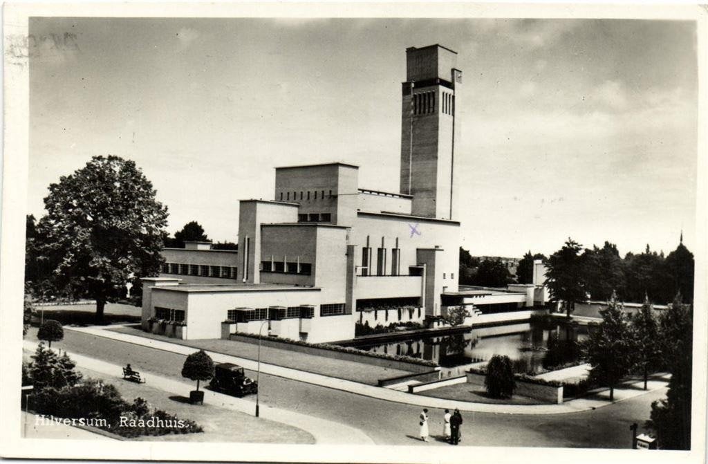 Hilversum, Raadhuis - volk auto - 1952 gelopen, Ophalen of Verzenden, 1940 tot 1960, Gelopen, Noord-Holland