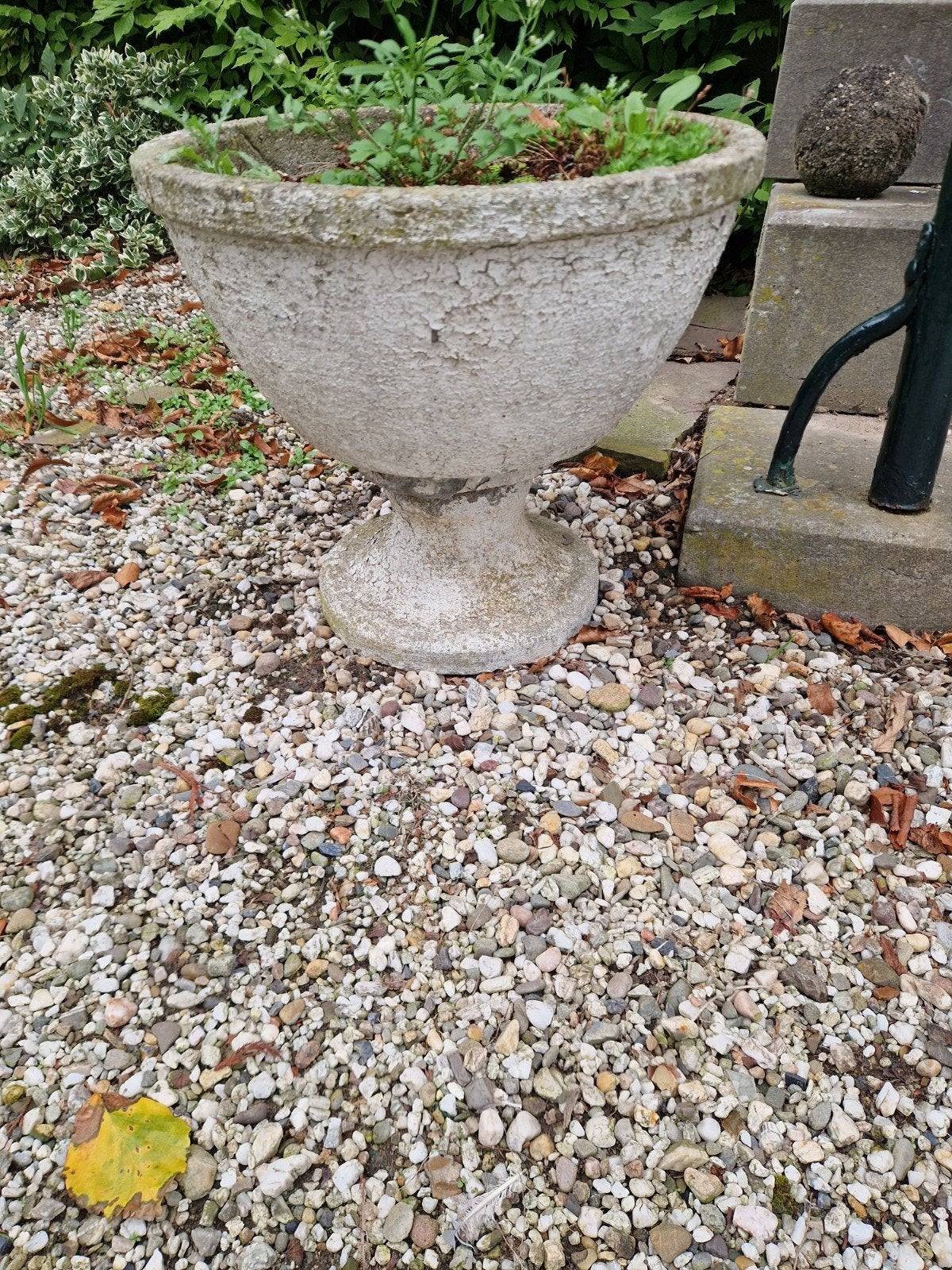 Decoratieve betonnen plantenbak op voet, Ophalen, Gebruikt, Rond, Balkon
