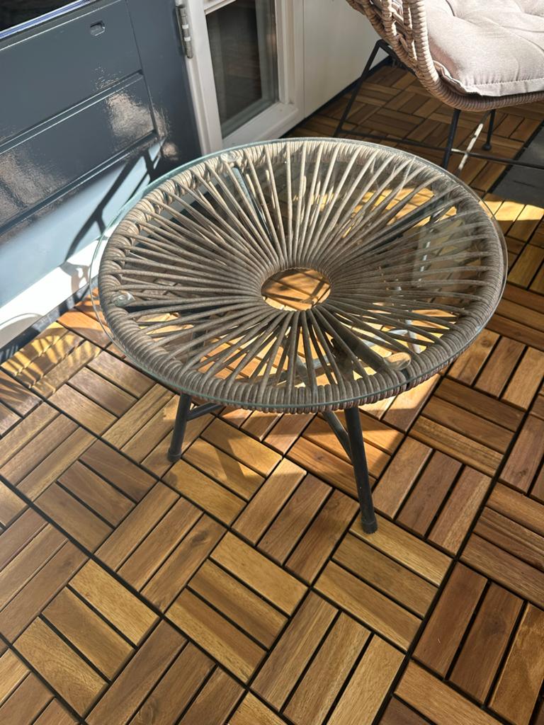 Wicker tuinset: stoel met kussen en bijzettafel, Ophalen, Gebruikt, Wicker