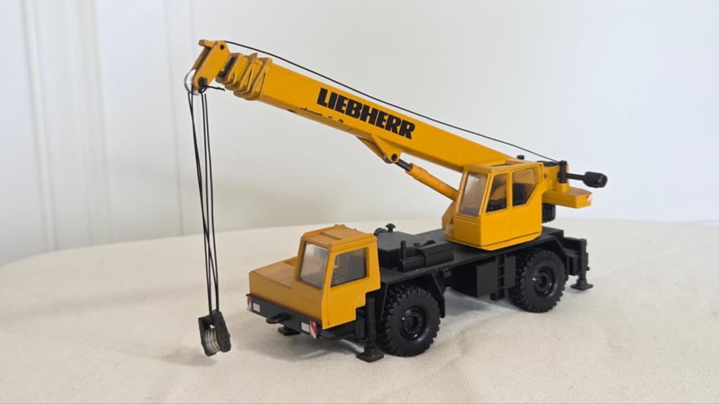 Conrad 1:50 Liebherr LTM1025 hijskraan kraanwagen model 2083, Ophalen of Verzenden, Gebruikt, Hijskraan, Tractor of Landbouw, Conrad