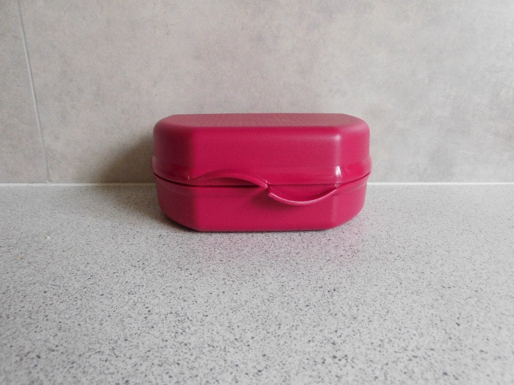 Tupperware Smartclip 17x13x7 cm. Lunchbox Cerise, Huis en Inrichting, Ophalen of Verzenden, Zo goed als nieuw, Rood, Overige typen