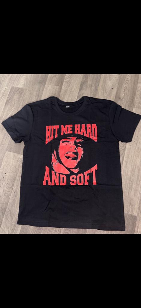 Billie Eilish 'Hit Me Hard And Soft' T-shirt - Maat S, Nieuw, Zwart, Nieuw, Ophalen of Verzenden, Korte mouw