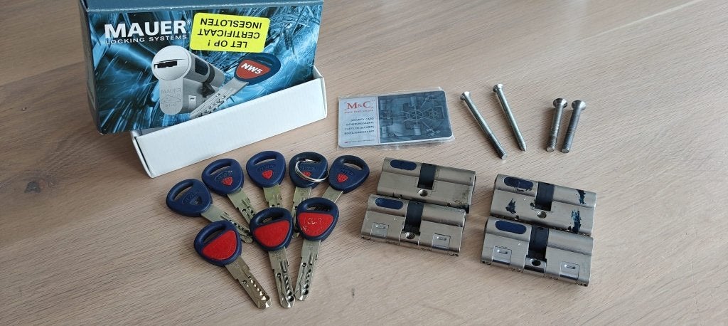 4x SKG3 cilindersloten, 30/30 met 8 sleutels en certificaat, Ophalen, Gebruikt, Rvs, Slot