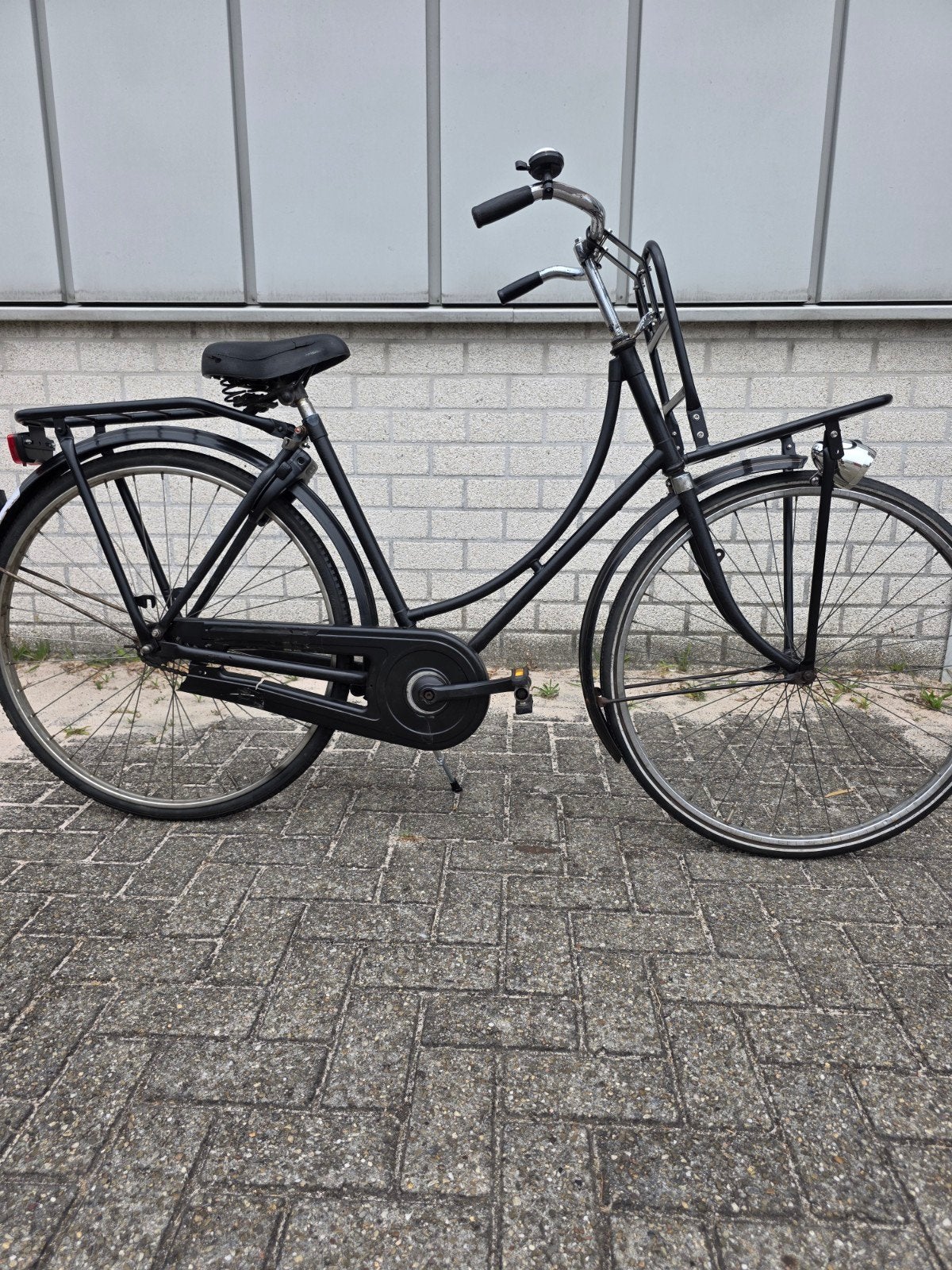 28 Inch Zwarte transportfiets met voordrager, Terugtraprem, Ophalen of Verzenden, Gazelle, 53 tot 56 cm