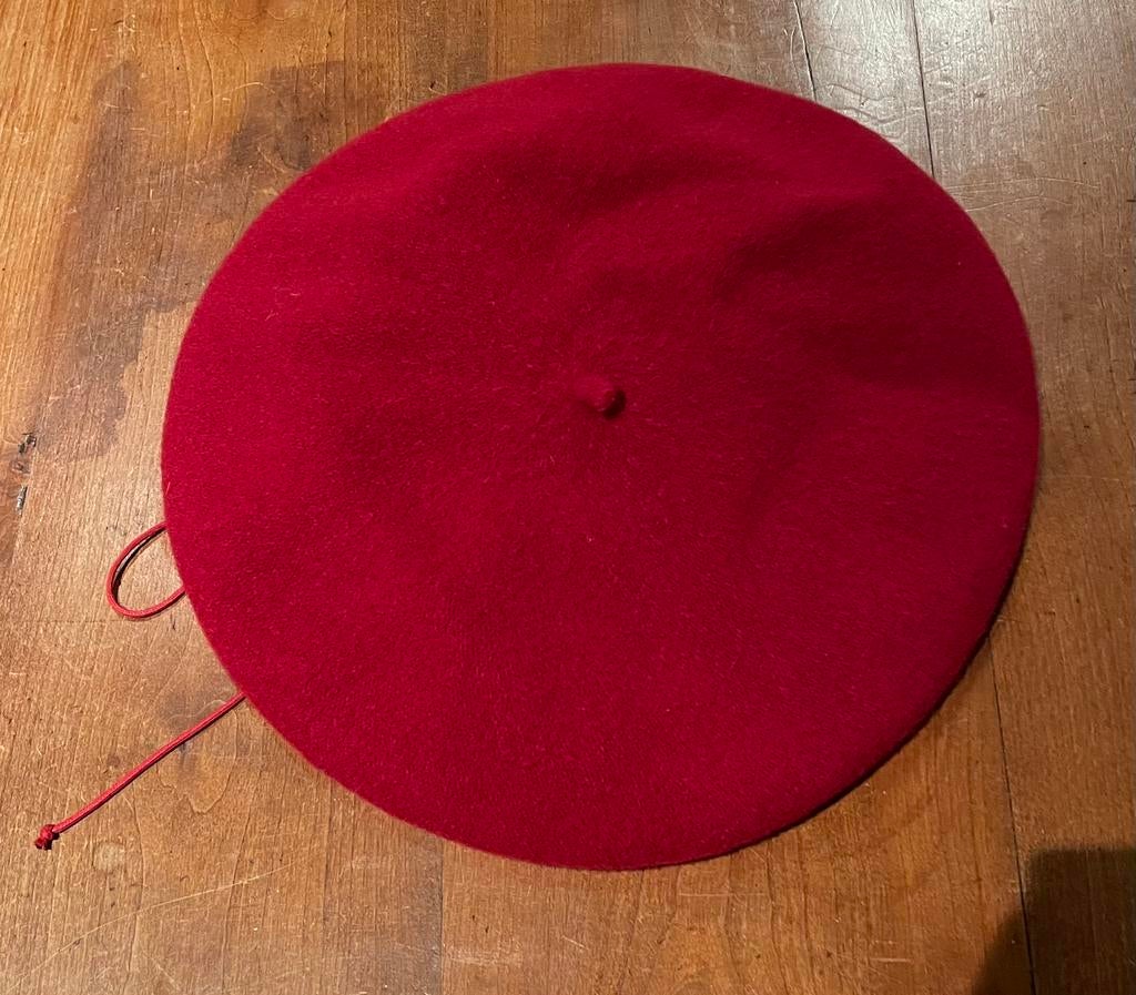 Rode baret, Kleding | Dames, Ophalen of Verzenden, Zo goed als nieuw, One size fits all