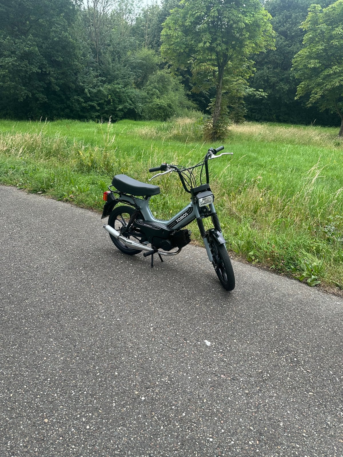 Tomos brommer - nieuwe staat, Fietsen en Brommers, Brommers | Tomos, Ophalen, Zo goed als nieuw, 50 cc, Standard
