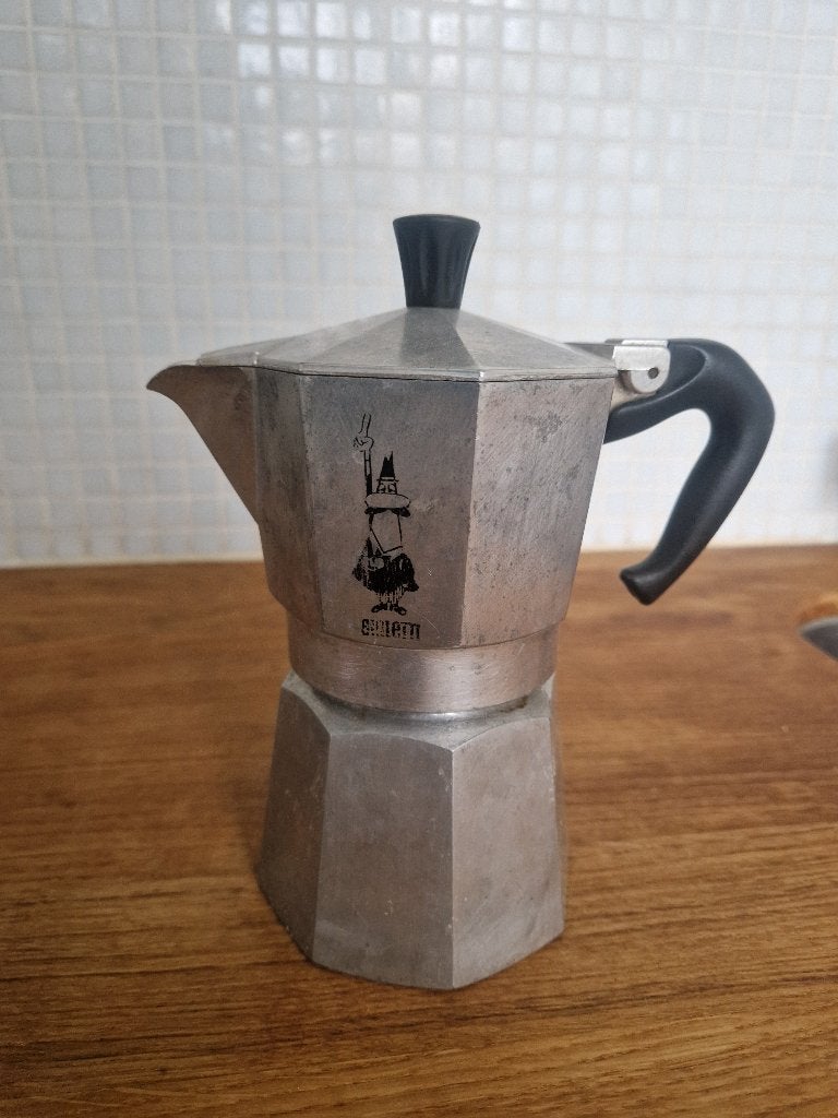 Bialetti Moka Express - Klassieke Italiaanse percolator, Witgoed en Apparatuur, Koffiezetapparaten, Gebruikt, Overige modellen