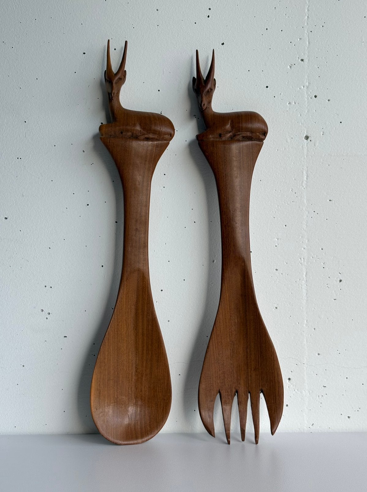 Vintage handgesneden hout slabestek hert antilope gazelle, Hout, Gesneden, Bruin, Ophalen of Verzenden