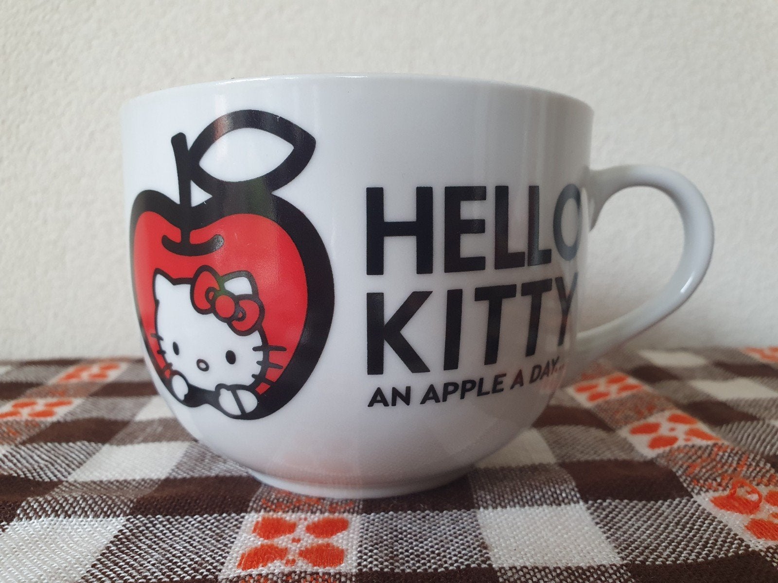 Hello Kitty mok soepkom Tognana Porcellane Sanrio An apple.., Ophalen of Verzenden, Zo goed als nieuw, Overige stijlen, Kop(pen) en/of Schotel(s)