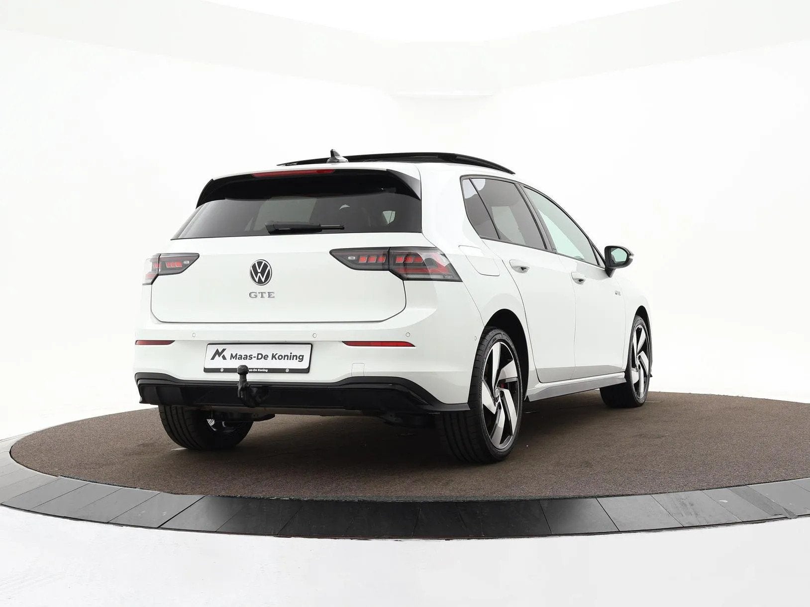 Volkswagen Golf 1.5 272pk DSG eHybrid GTE (bj 2025), Automatische klimaatregeling, 4 cilinders, 250 km/l, Wit