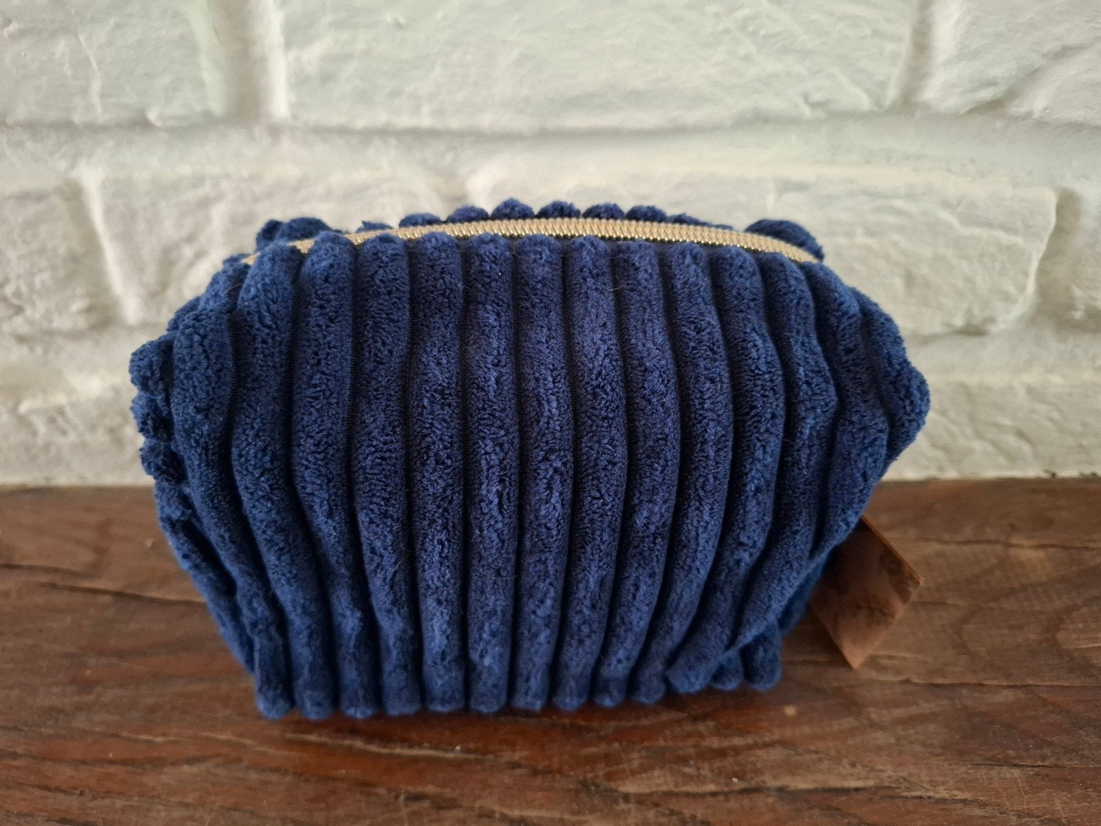 Blauw velours toilettasje. 14x10x9 cm. Nieuw. Yves Rocher., Sieraden, Tassen en Uiterlijk, Ophalen of Verzenden, Nieuw, Blauw