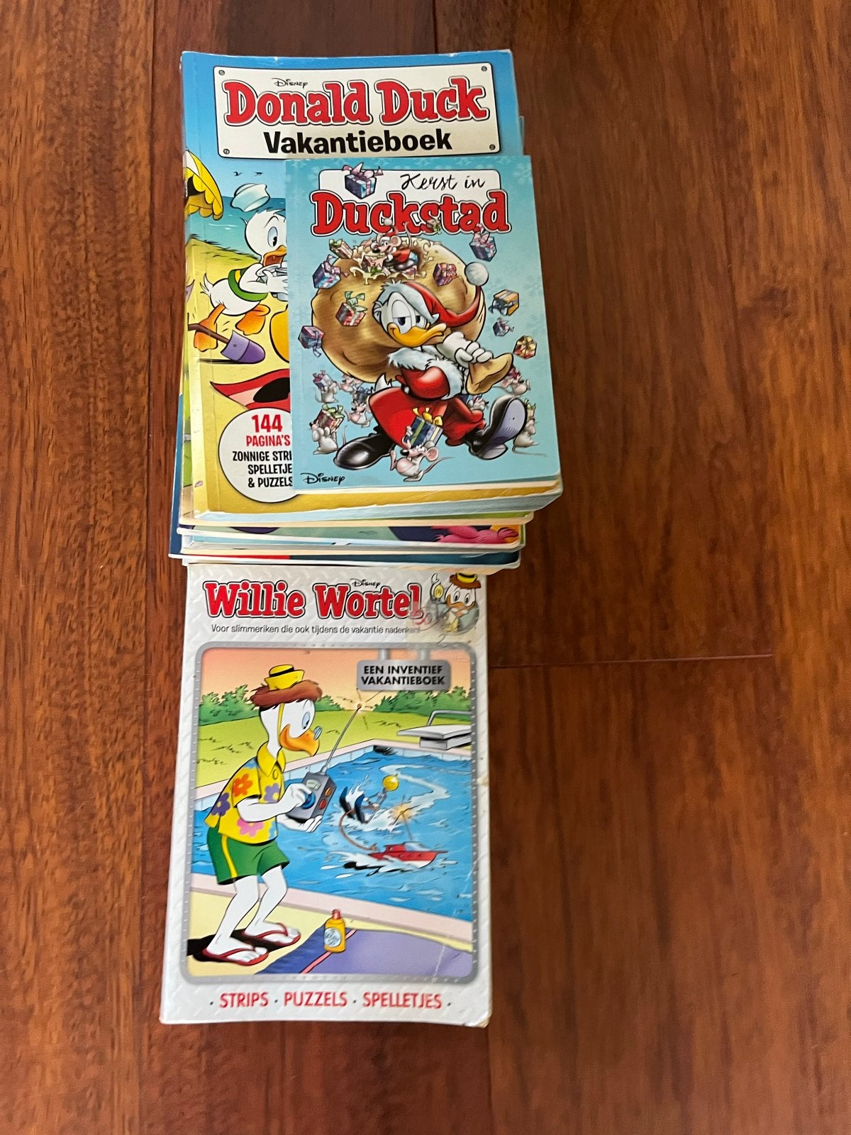 Donald Duck en Willie Wortel vakantieboeken - Diverse editie, Meerdere stripboeken, Ophalen of Verzenden, Gelezen