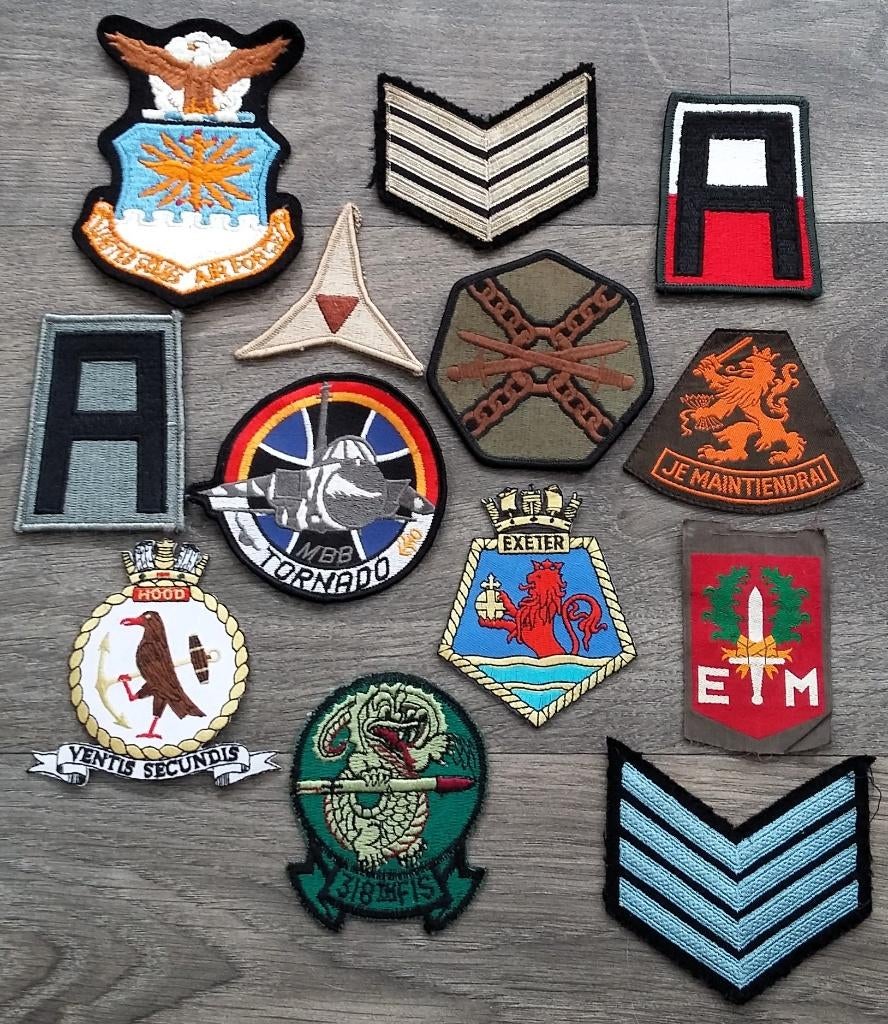 Partij Oude Emblemen Soldaat Militair Luchtmacht Landmacht, Verzamelen, Nvt., Overige gebieden, Overige soorten, Ophalen of Verzenden