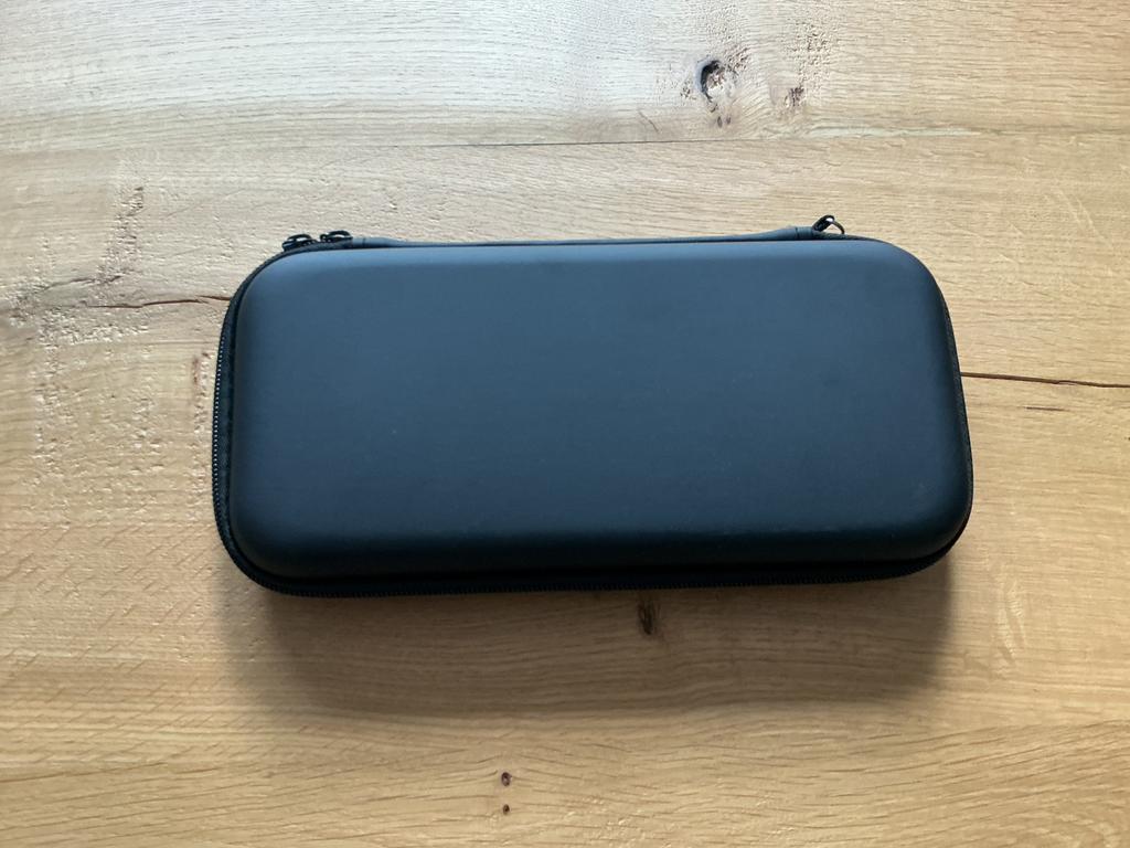 Nintendo switch case (oled), Spelcomputers en Games, Spelcomputers | Nintendo Switch, Ophalen of Verzenden, Zo goed als nieuw
