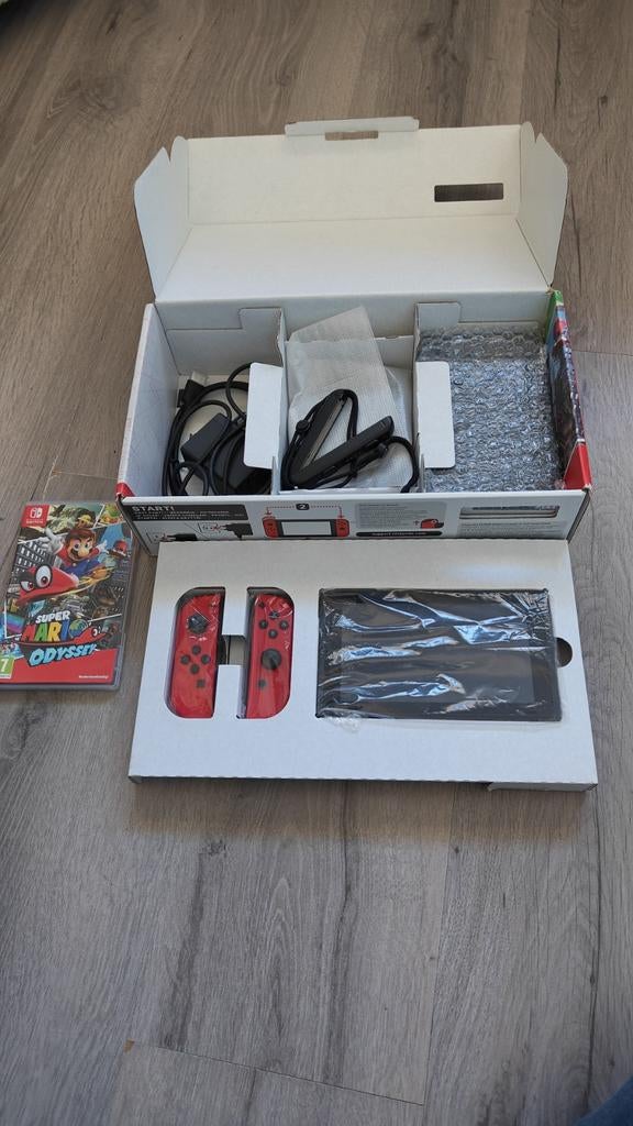 Switch Odyssey  met Super Mario Odyssey - Zo goed als nieuw, Spelcomputers en Games, Met games, Met 2 controllers, Ophalen of Verzenden