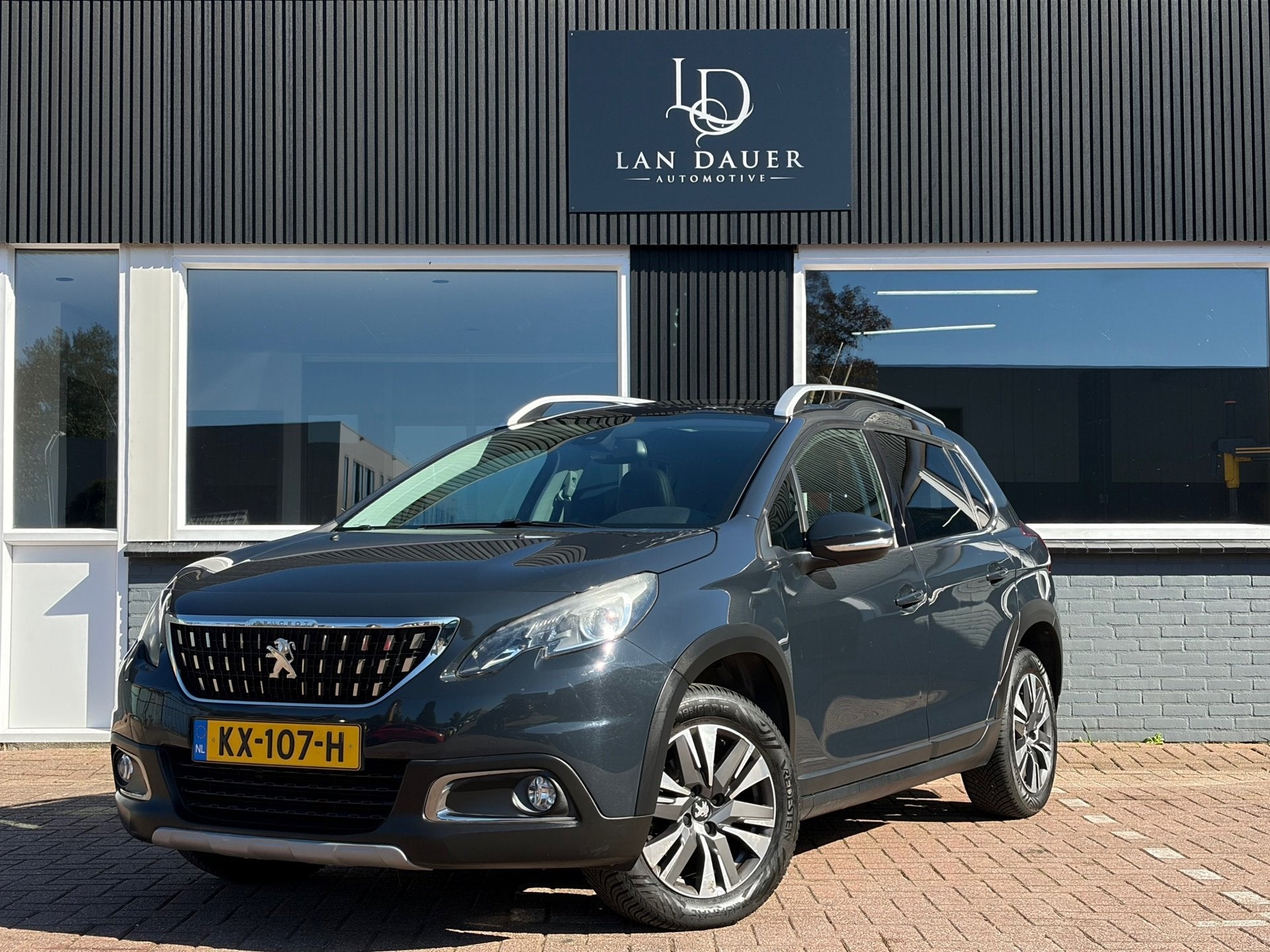 Peugeot 2008 1.2 PureTech Allure / Pano / Riem VV / Leder, Auto's, Voorwielaandrijving, Euro 6, Bedrijf, Handgeschakeld