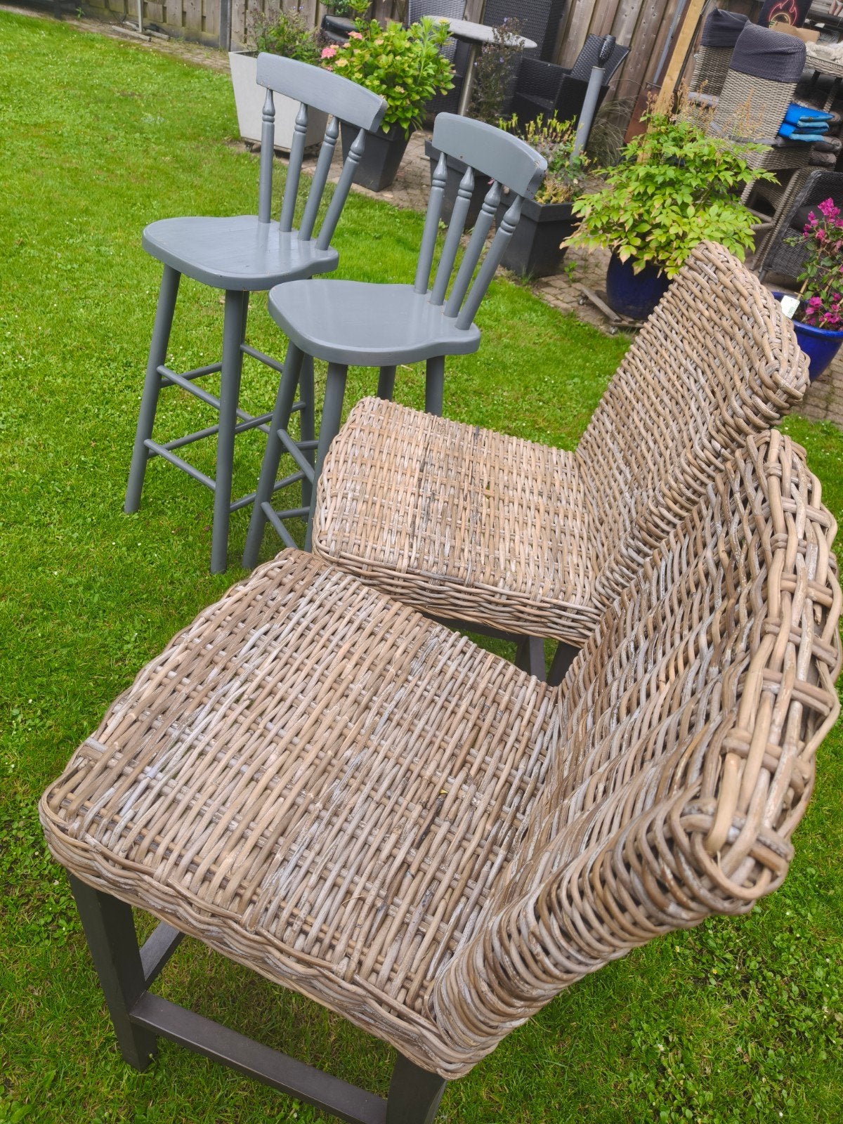 Set van 2 barkrukken: 2 riet, 2 x houten zijn verkocht, Ophalen, Gebruikt, Hout, 60 tot 90 cm