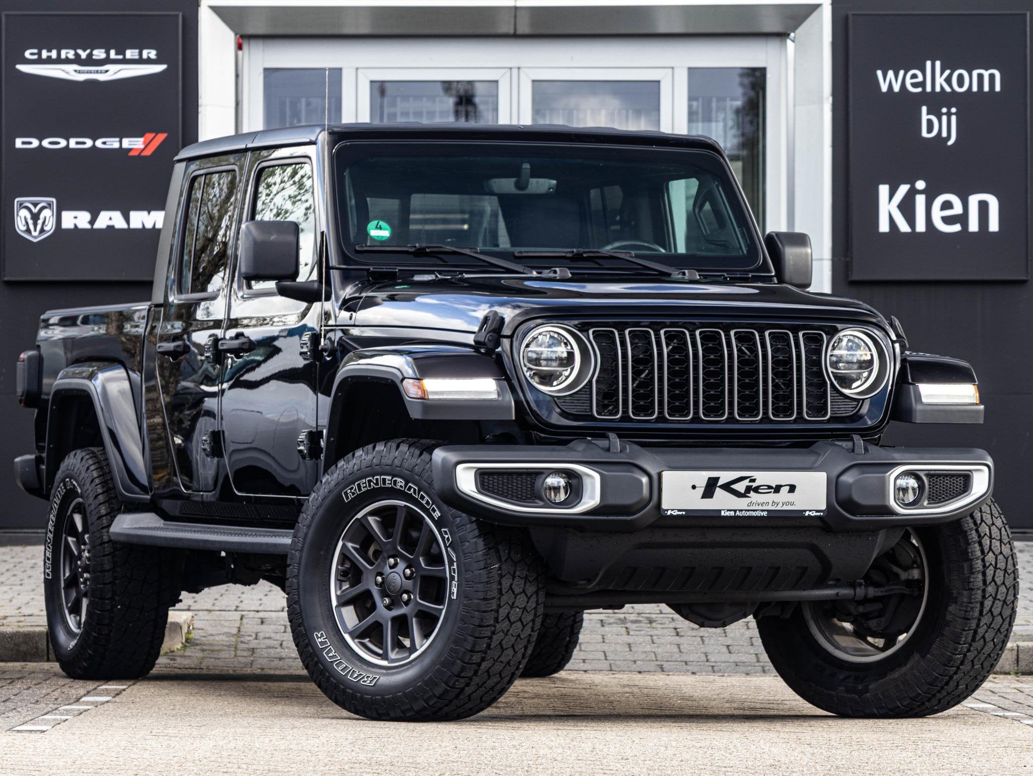 Jeep Gladiator Grijs Kenteken | Body Lift | Optie naar 5 per, Auto's, 2720 kg, Stof, Gebruikt, Zwart