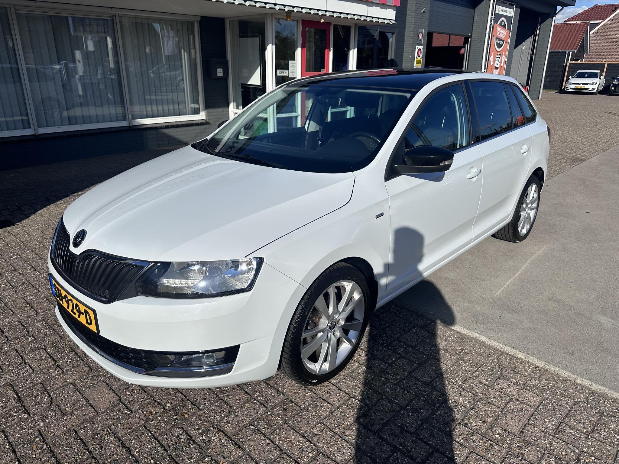 Skoda Rapid Spaceback 1.0 TSI Greentech Clever, Stof, Gebruikt, 95 pk, Met garantie (alle)