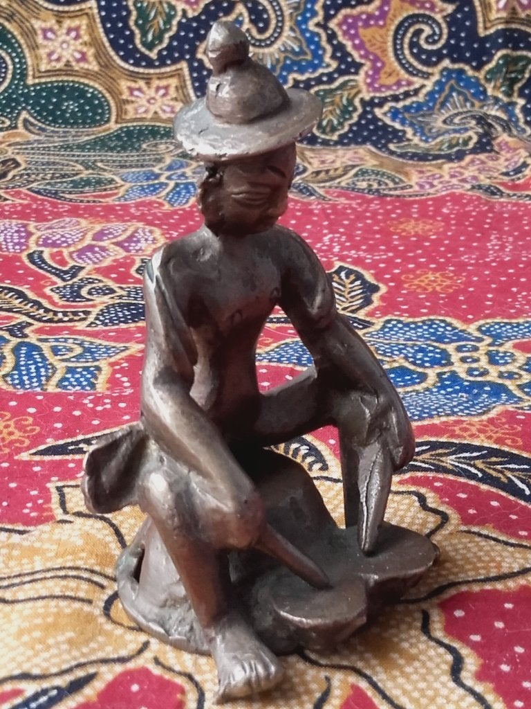 Trommelspeler mooi oud brons beeldje uit India 8,7 cm., India, Handgemaakt, Ophalen of Verzenden, Brons