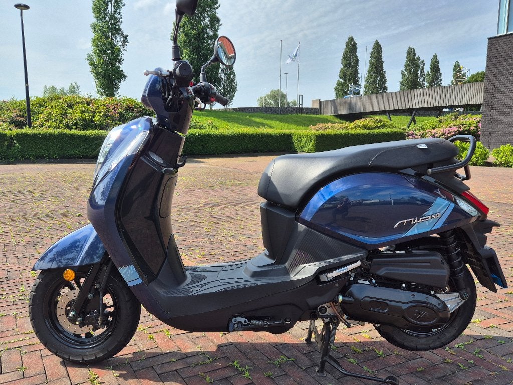 Sym Mio 50i snor, Fietsen en Brommers, Scooters | SYM, Zo goed als nieuw, Benzine, 50 cc, Maximaal 25 km/u