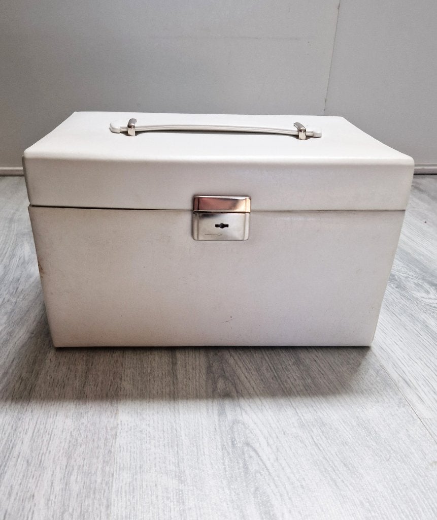 Mooie Sieradendoos met Slotje ZGAN, Sieraden, Tassen en Uiterlijk, Beautycases, Wit, Met slot, Ophalen of Verzenden, Zo goed als nieuw
