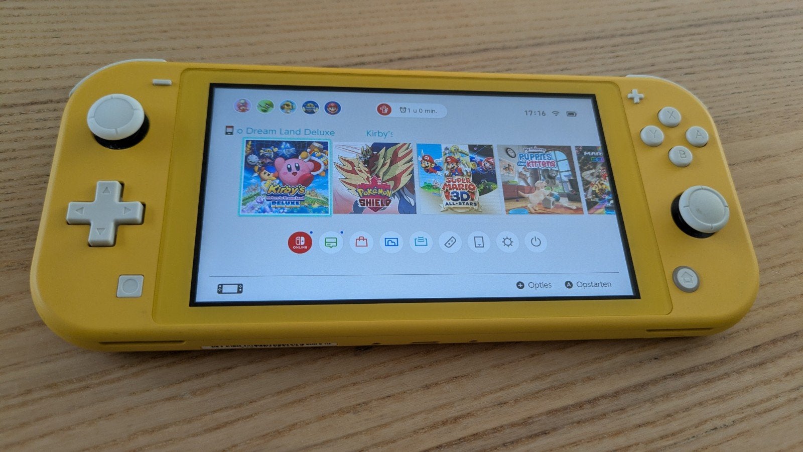 Nintendo Switch Lite geel met beschermhoesje, Spelcomputers en Games, Ophalen, Gebruikt