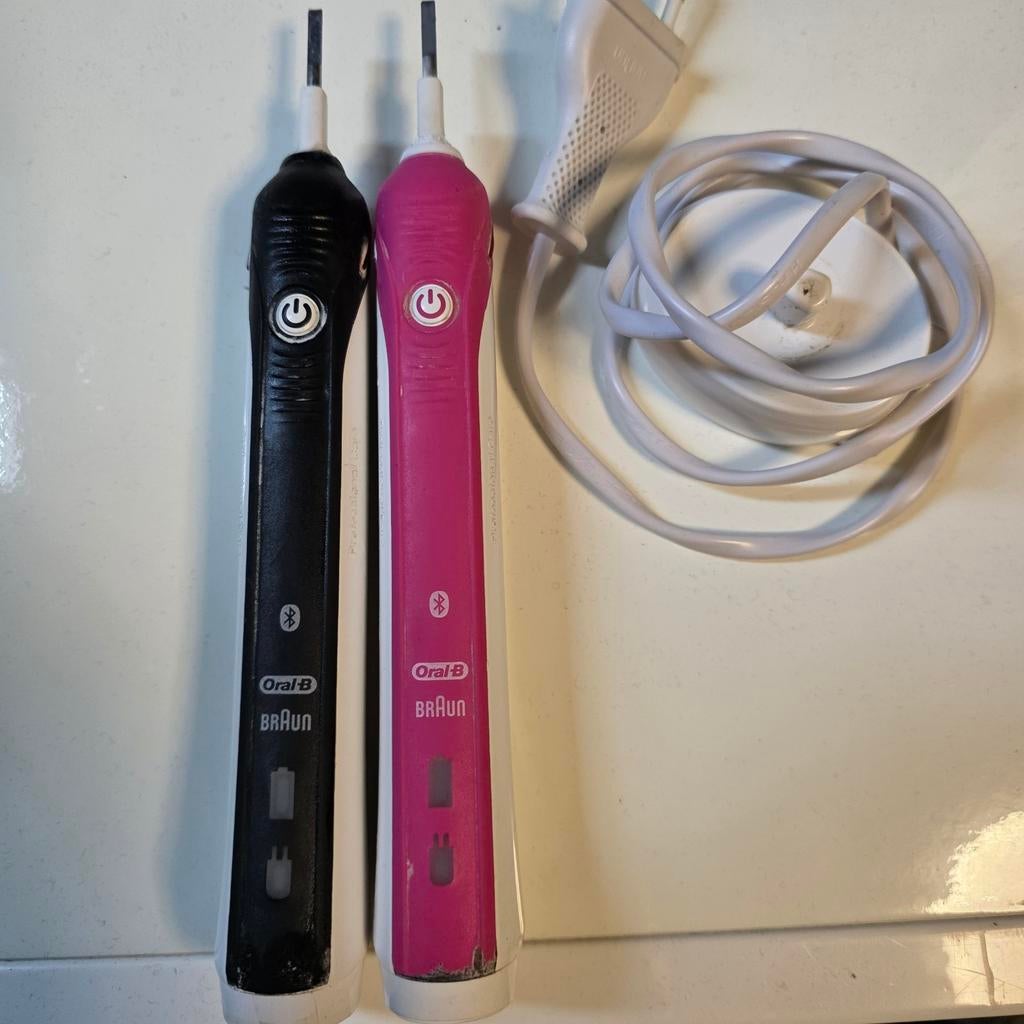Oral B tandborstel met opladen, Ophalen of Verzenden, Gebruikt, Tandenborstel