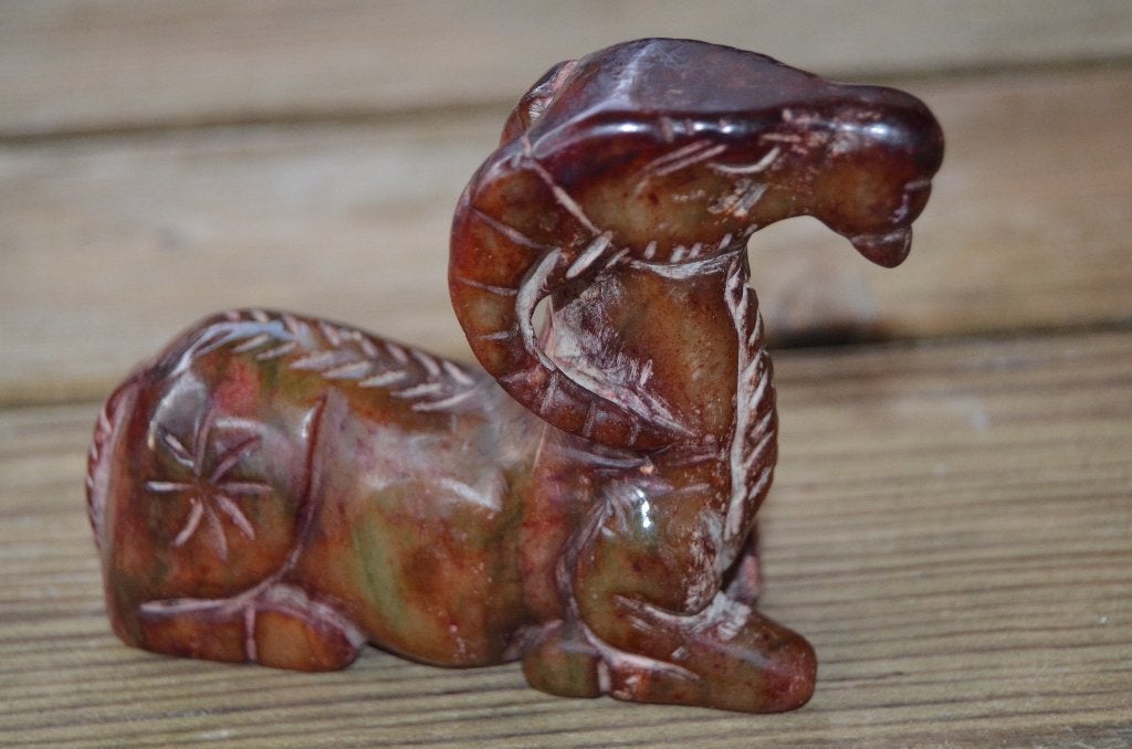 Chinees beeldje mythologisch dier 19e/20e eeuw, Steen/keramiek, Bruin, Ophalen of Verzenden, China