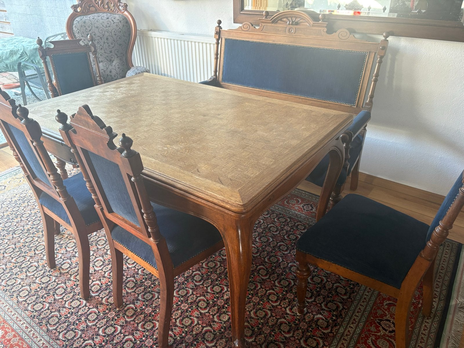 Antieke eethoek met bank en 4 stoelen uit kasteeltje, Ophalen of Verzenden