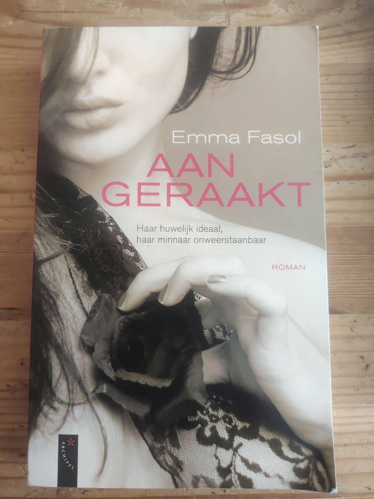 Aan Geraakt - Emma Fasol (Roman), Ophalen of Verzenden, Gelezen, Emma Fasol, Nederland
