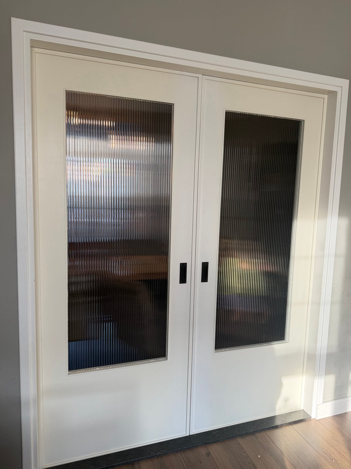En suite deuren met geribbeld glas en bakelieten handgrepen, Doe-het-zelf en Verbouw, Ophalen, Gebruikt, 80 tot 100 cm, Binnendeur