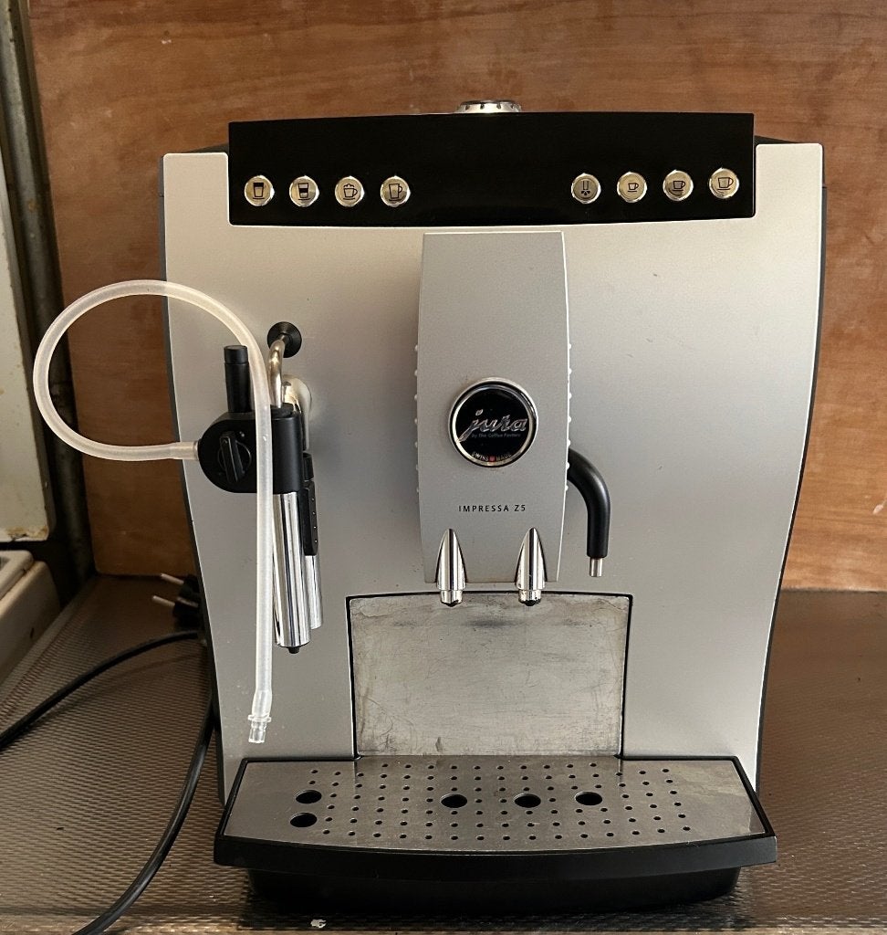 Jura Z5, Witgoed en Apparatuur, Koffiezetapparaten, 10 kopjes of meer, Ophalen, Koffiemachine